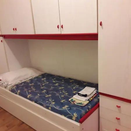 Holiday House Mille Olivi 토스콜라노마데노